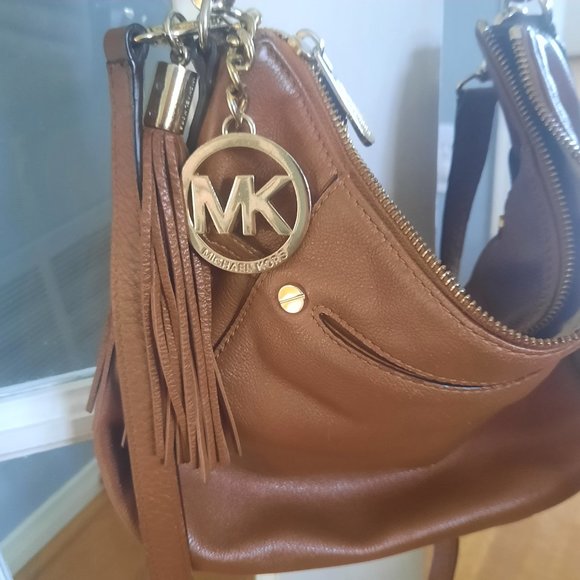 Micheal Kors Tan Leather Charm Tassel Gold Chain Shoulder Bag - Picture 2 of 7